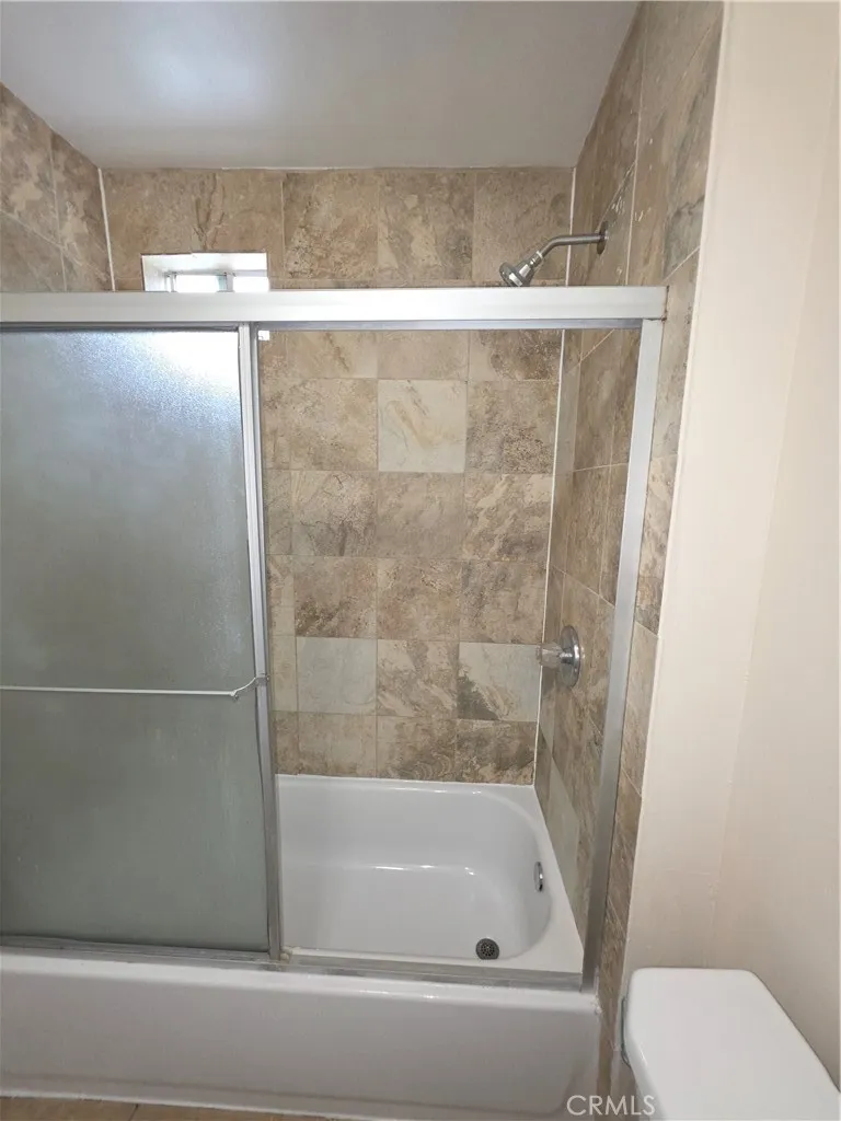 123 E Gage Avenue, Los Angeles, California 90003 home-pic-18